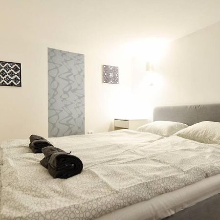 Cosy Two Bedroom Flat In Rottenbiller Str,Sky Budapeste Exterior foto